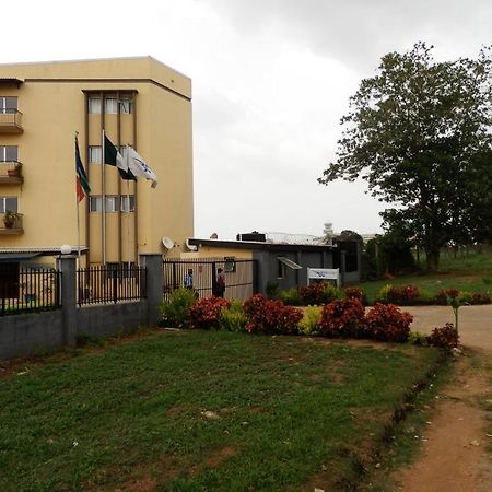 Blue Lodge Hotel Lagos Bagian luar foto