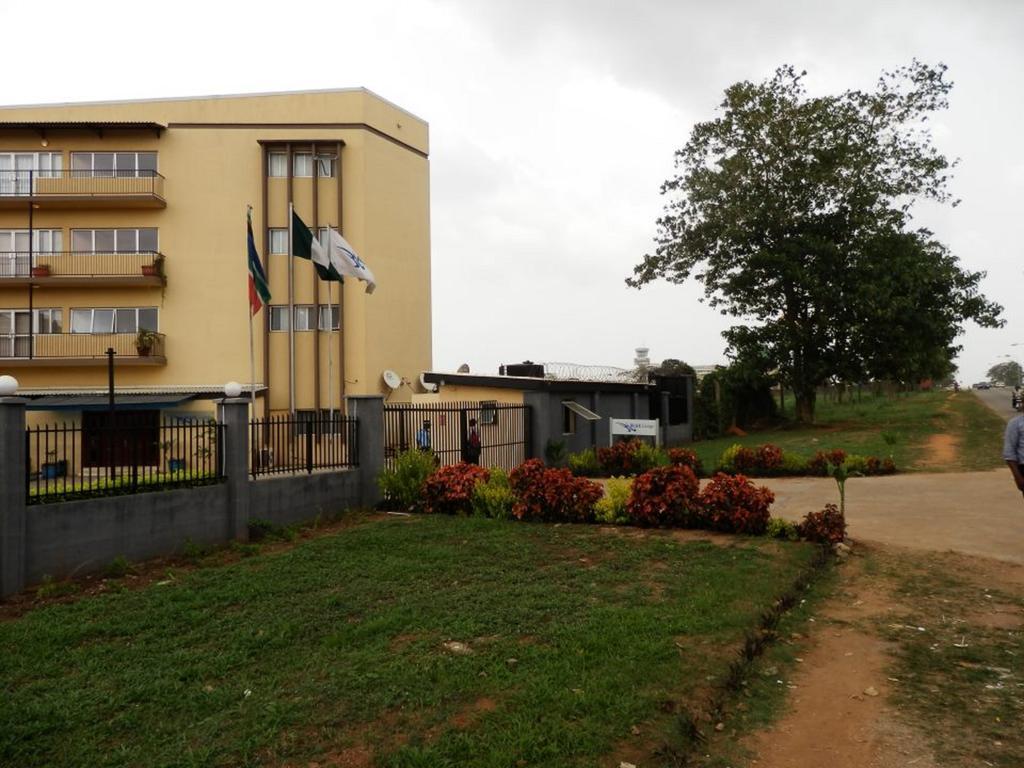 Blue Lodge Hotel Lagos Bagian luar foto
