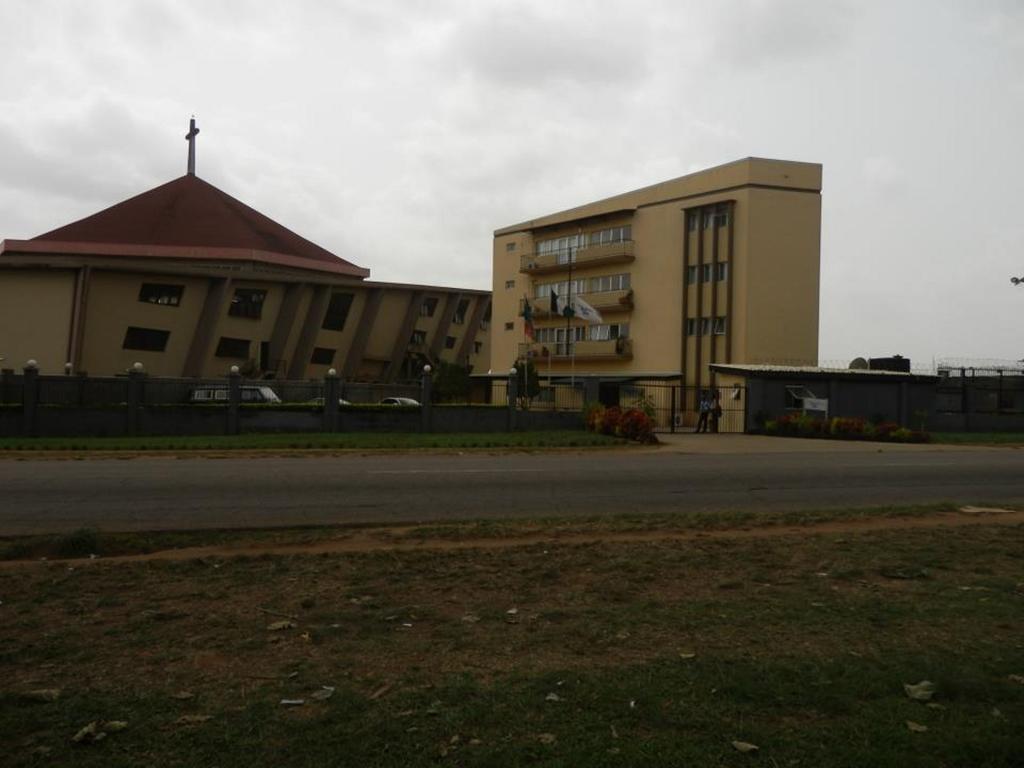 Blue Lodge Hotel Lagos Bagian luar foto
