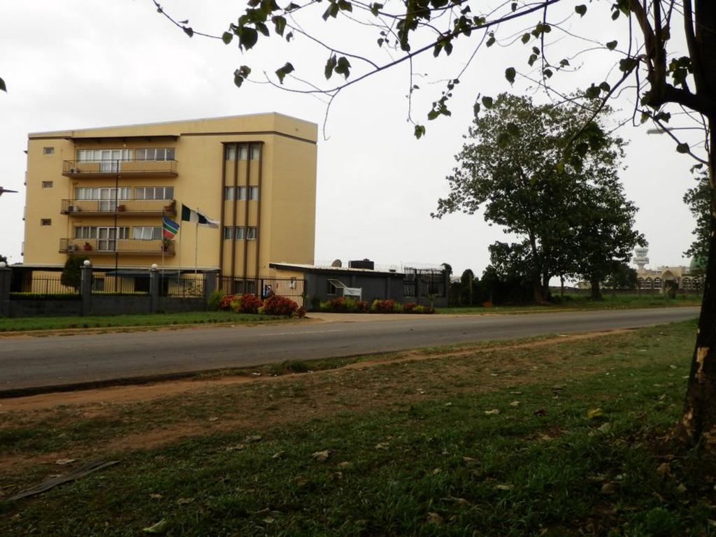 Blue Lodge Hotel Lagos Bagian luar foto